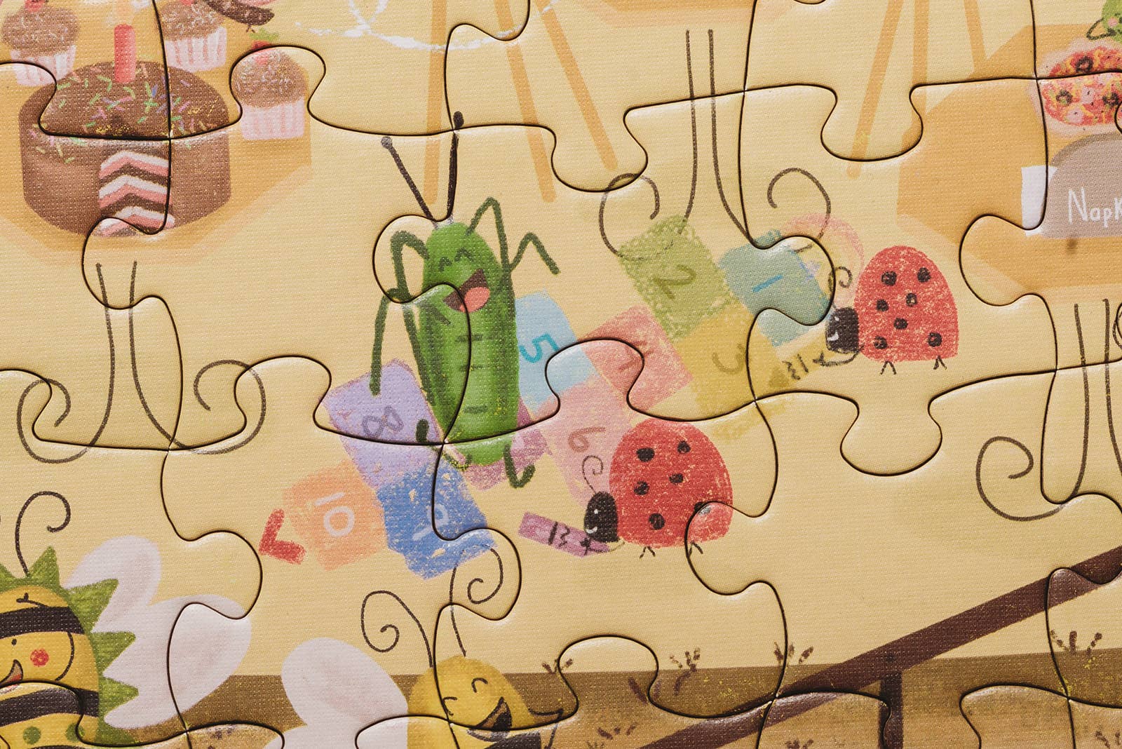 Honeycomb Cafe 200 Piece Puzzle